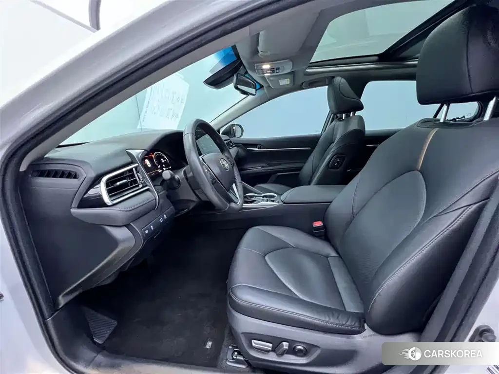 Toyota Camry 2023 Белый из Китая, фото 6