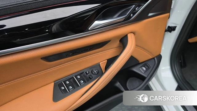 BMW 5 Series (G30) 2018 Белый из Кореи, фото 6