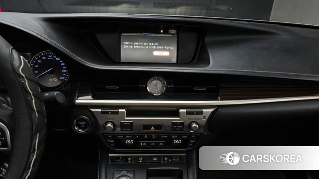 Lexus New ES300h 2018 Серебристо-серый из Кореи, фото 6