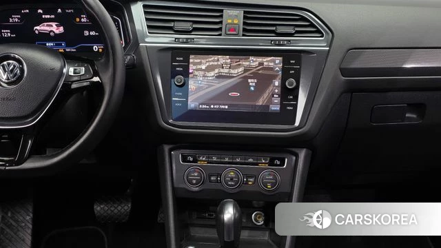 Volkswagen Tiguan Allspace 2020 Серебристо-серый из Кореи, фото 6