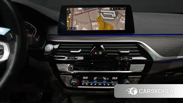 BMW 5 Series (G30) 2020 Серебристо-серый из Кореи, фото 6