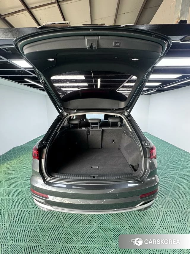Audi Q3 2022 Темно-серый из Китая, фото 6
