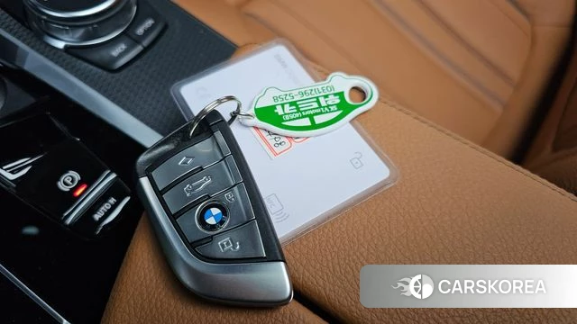 BMW 5 Series (G30) 2023 Белый из Кореи, фото 6