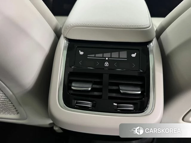 Volvo XC60 second Generation 2026 Черный из Кореи, фото 6