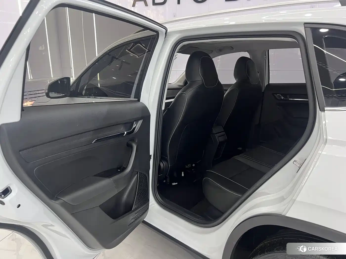 Skoda Komick 2023 Белый из Китая, фото 6