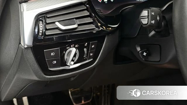 BMW 5 Series (G30) 2019 Белый из Кореи, фото 6