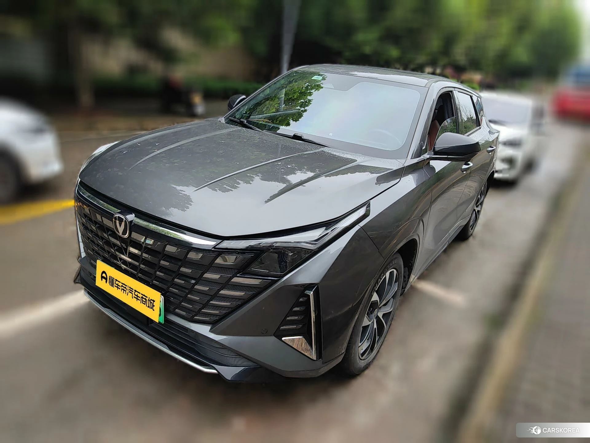 Chang'an UNI-Z PHEV 2024 Темно-серый из Китая, фото 6