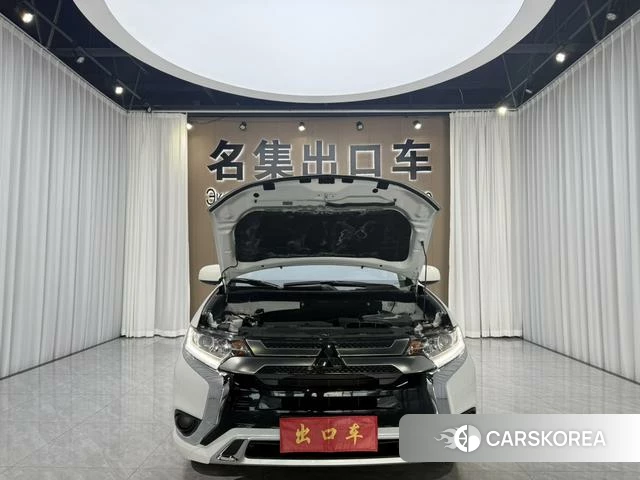 Mitsubishi  Outlander 2023 Белый из Китая, фото 6