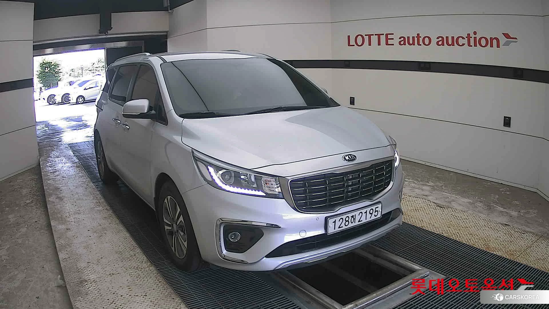 Kia Carnival 2019 Silky Silver из Кореи, фото 6