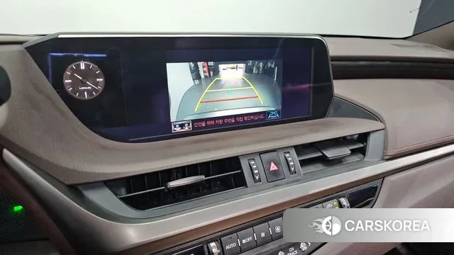 Lexus ES300h 7th generation 2018 Серебряный из Кореи, фото 6