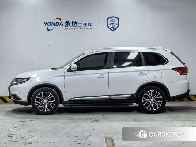 Mitsubishi  Outlander 2018 Белый из Китая, фото 6