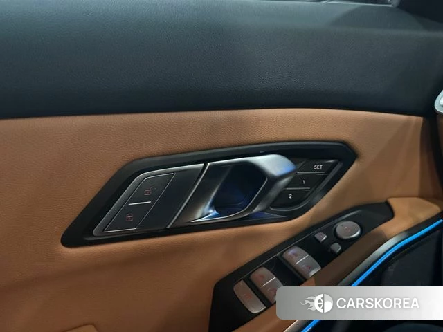 BMW 3 Series (G20) 2023 Небесно-голубой из Кореи, фото 6