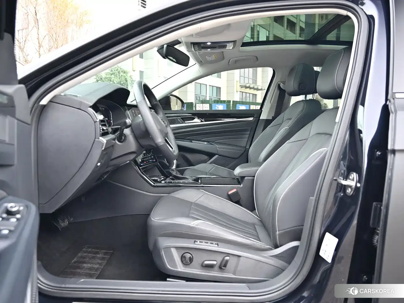 Volkswagen Passat 2024 Черный из Китая, фото 6