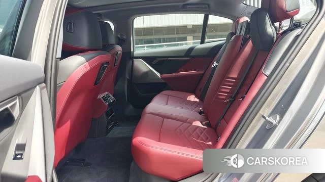 BMW i5 2025 Серебристо-серый из Китая, фото 6