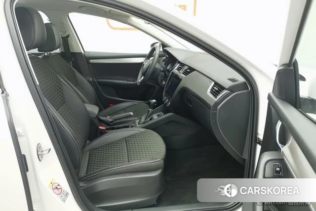 Skoda Octavia 2020 Белый из Китая, фото 6