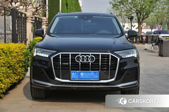Audi Q7 2021 Черный из Китая, фото 6