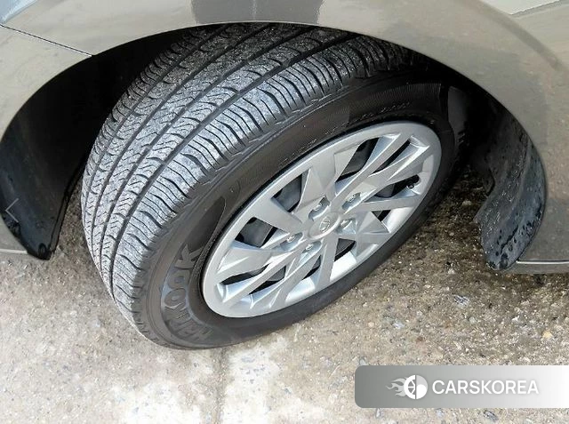 Hyundai Avante (CN7) 2021 Серебристо-серый из Кореи, фото 6
