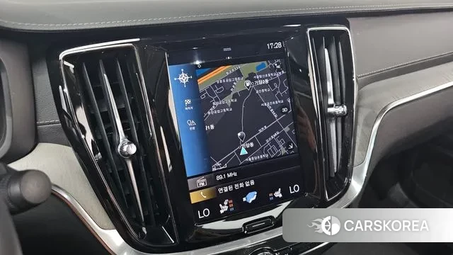 Volvo S60 3rd generation 2021 Белый из Кореи, фото 6