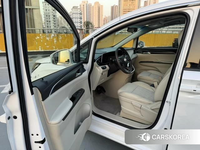 Buick GL8 2022 Белый из Китая, фото 6