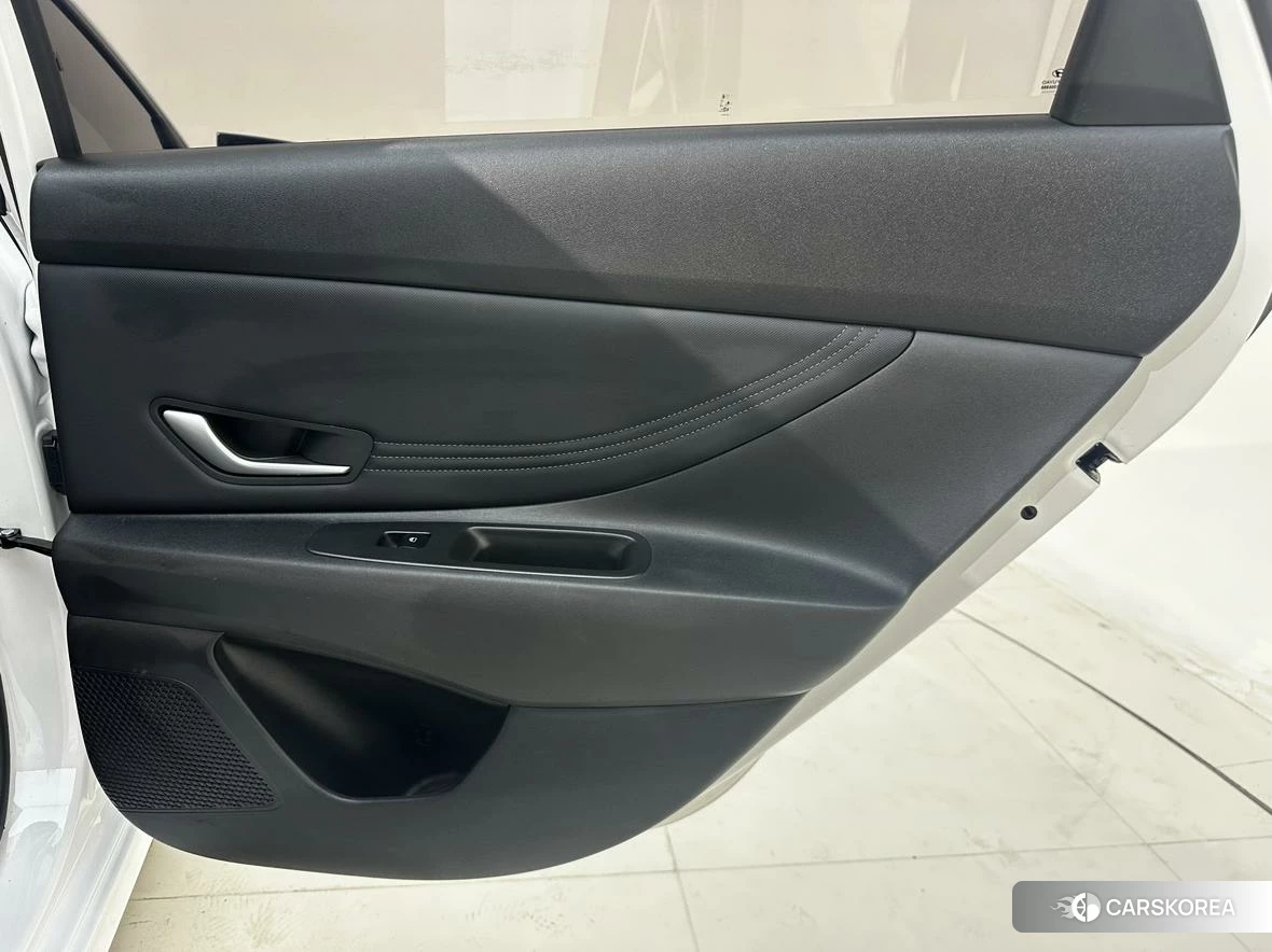 Hyundai Elantra 2023 Белый из Китая, фото 6