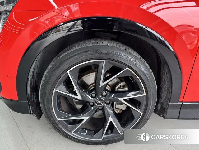 Audi Q5 e-tron 2024 Красный из Китая, фото 6