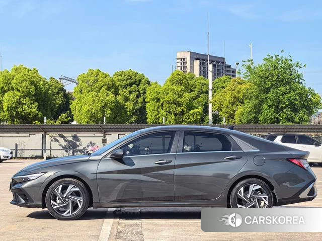 Hyundai Elantra 2024 Серебристо-серый из Китая, фото 6