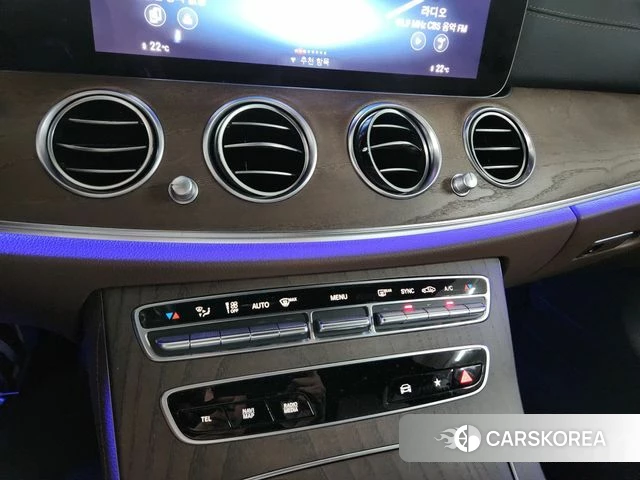 Mercedes-Benz E-Class W213 2022 Серебряный из Кореи, фото 6