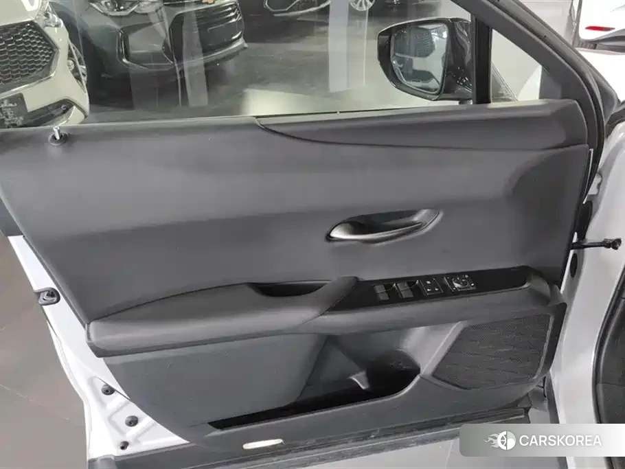 Lexus UX New Energy 2023 Белый из Китая, фото 6