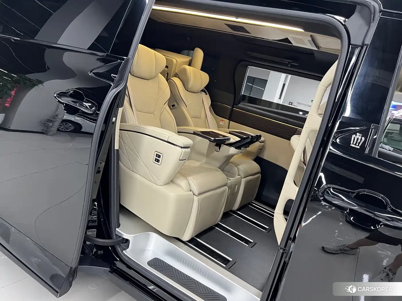 Toyota Vellfire 2023 Черный из Китая, фото 6