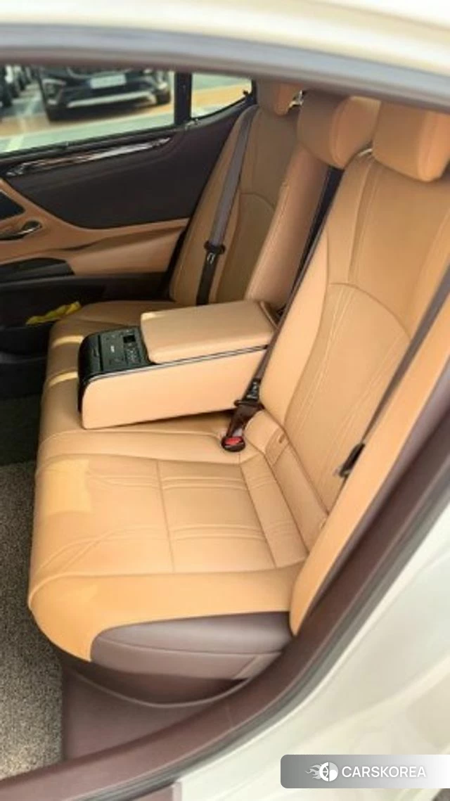 Lexus ES300h 7th generation 2021 Белый из Кореи, фото 6