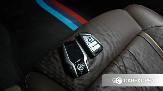 BMW 5 Series (G30) 2023 Серебристо-серый из Кореи, фото 6