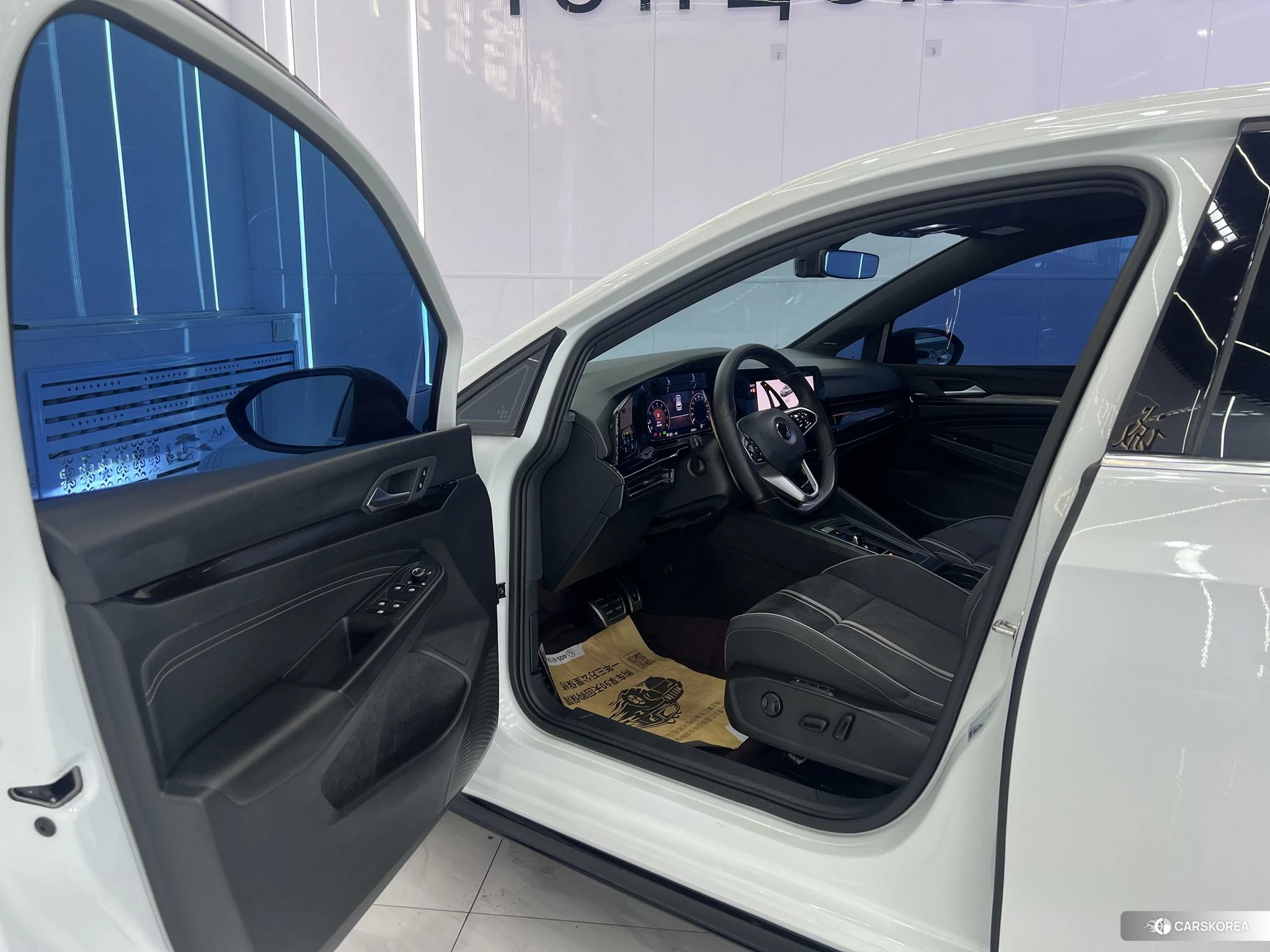 Volkswagen Golf 2023 Белый из Китая, фото 6