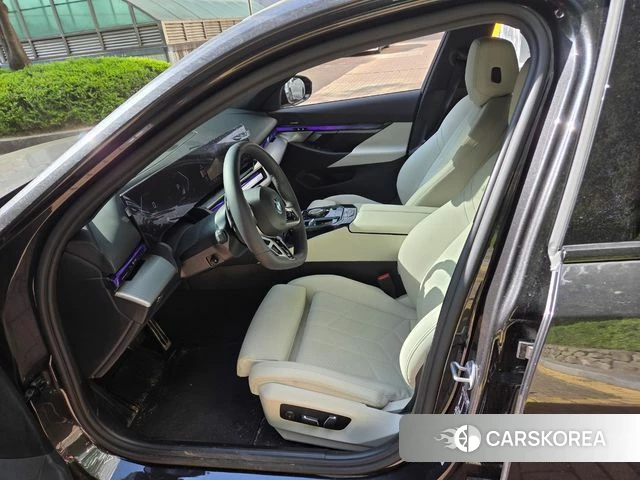 BMW 5 Series (G60) 2025 Серый из Кореи, фото 6