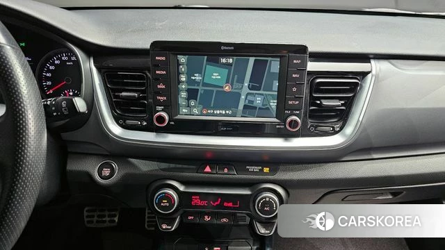 Kia Stonic 2018 Белый из Кореи, фото 6