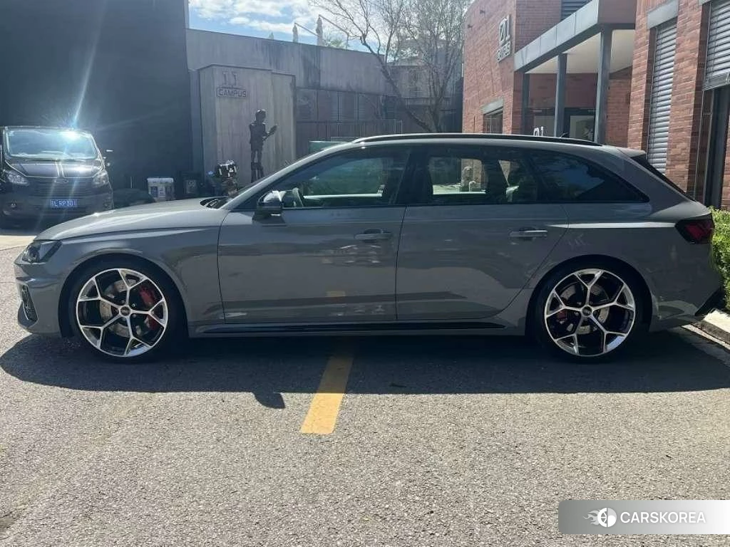 Audi RS 4 2023 Серебристо-серый из Китая, фото 6