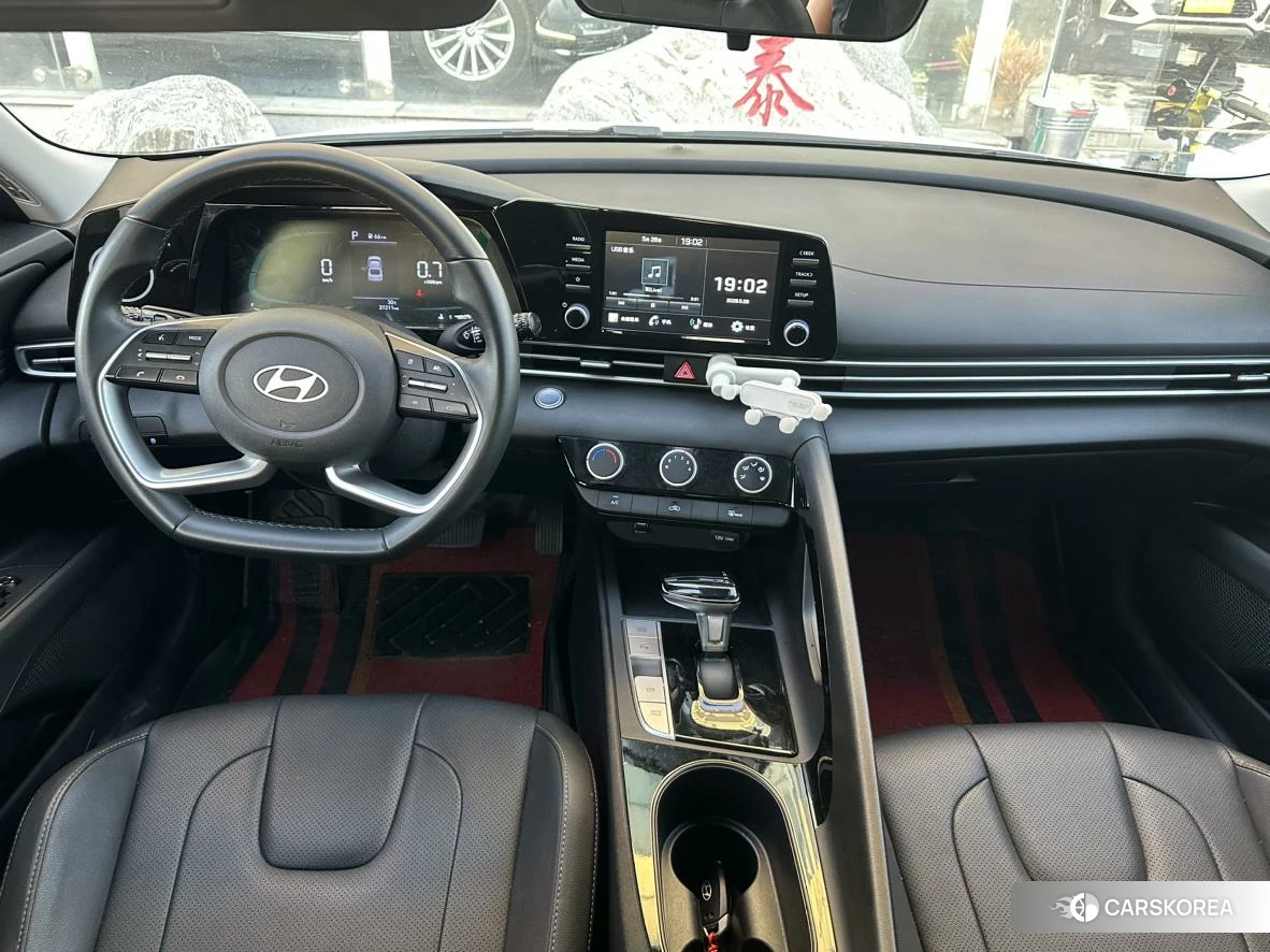 Hyundai Elantra 2023 Белый из Китая, фото 6