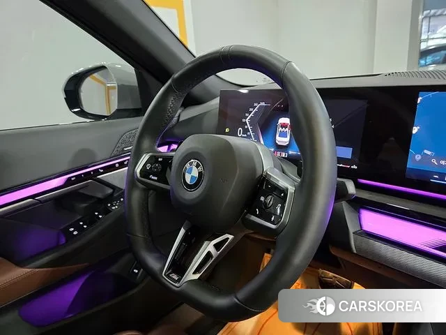 BMW 5 Series (G60) 2023 Белый из Кореи, фото 6