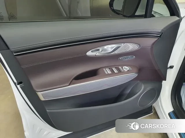 Genesis GV70 2023 Белый из Кореи, фото 6