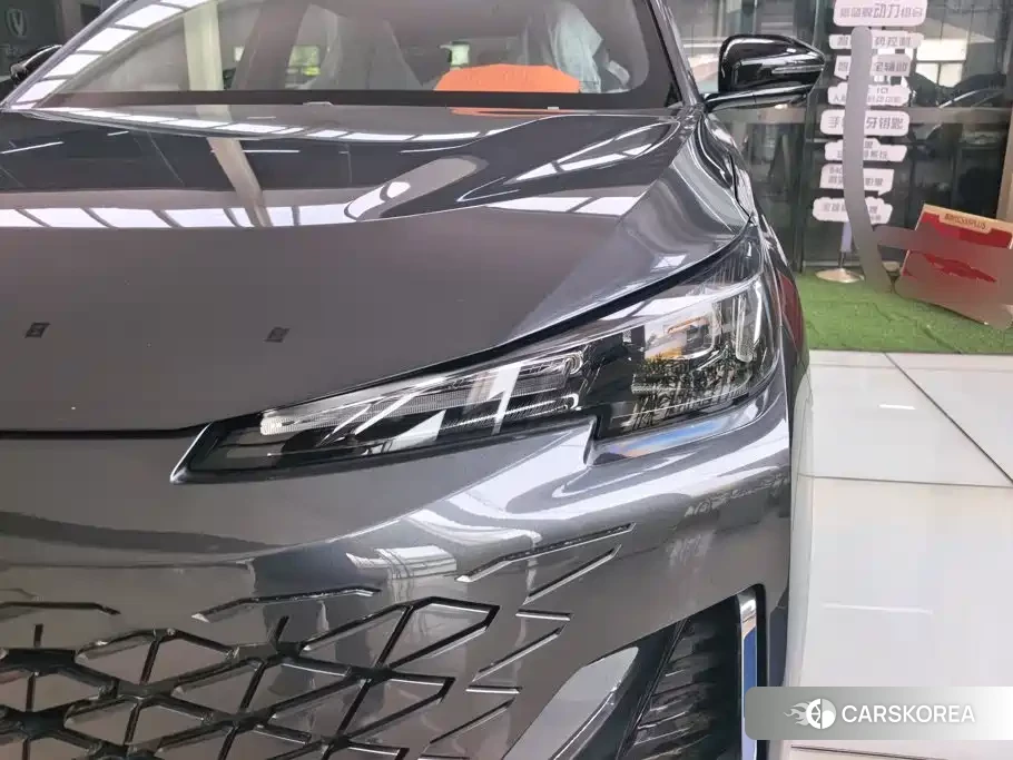 Chang'an CS55PLUS PHEV 2026 Silver/gray из Китая, фото 6