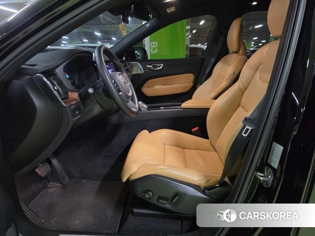 Volvo XC60 second Generation 2022 Черный из Кореи, фото 6
