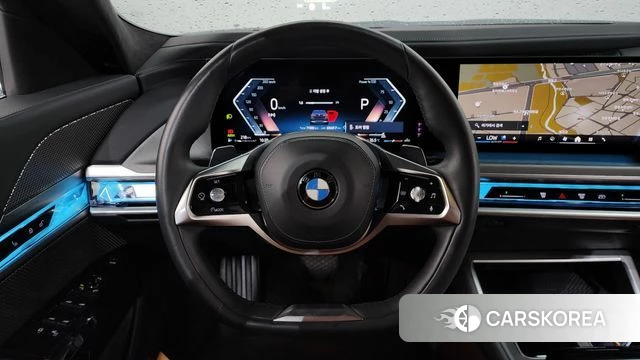BMW 7 Series (G70) 2023 Светло-серебряный цвет из Кореи, фото 6
