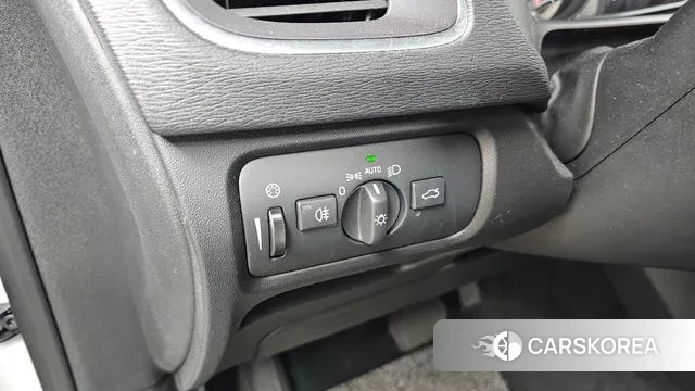 Volvo V40 Cross-Country 2018 Белый из Кореи, фото 6