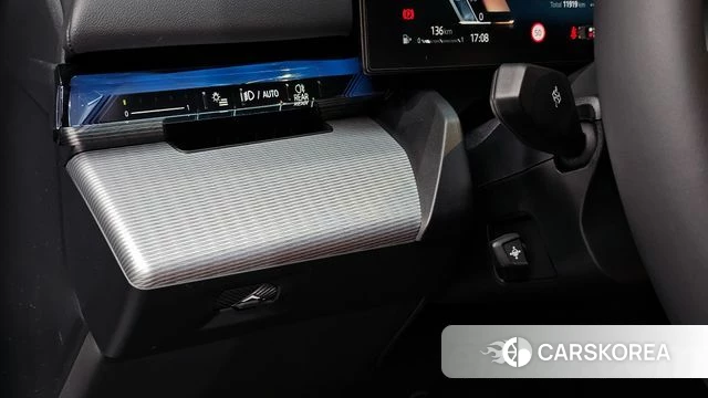 BMW 5 Series (G60) 2025 Серебристо-серый из Кореи, фото 6