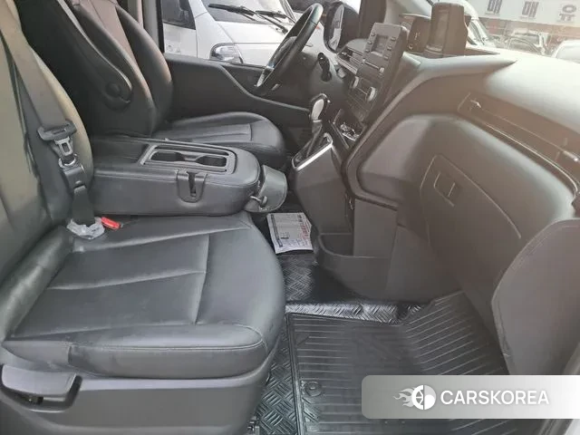 Hyundai Staria 2023 Белый из Кореи, фото 6