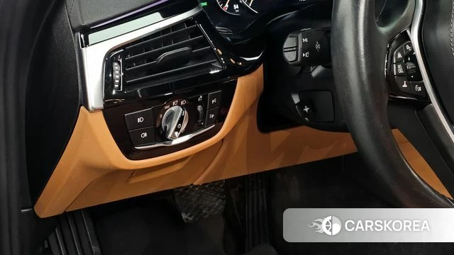 BMW 5 Series (G30) 2018 Серый из Кореи, фото 6