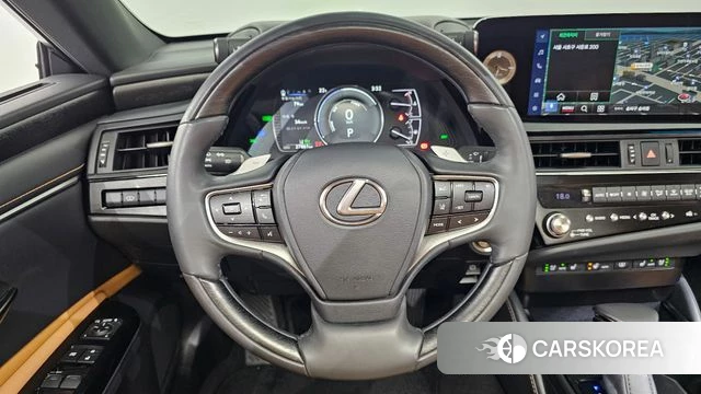 Lexus ES300h 7th generation 2023 Серебристо-серый из Кореи, фото 6