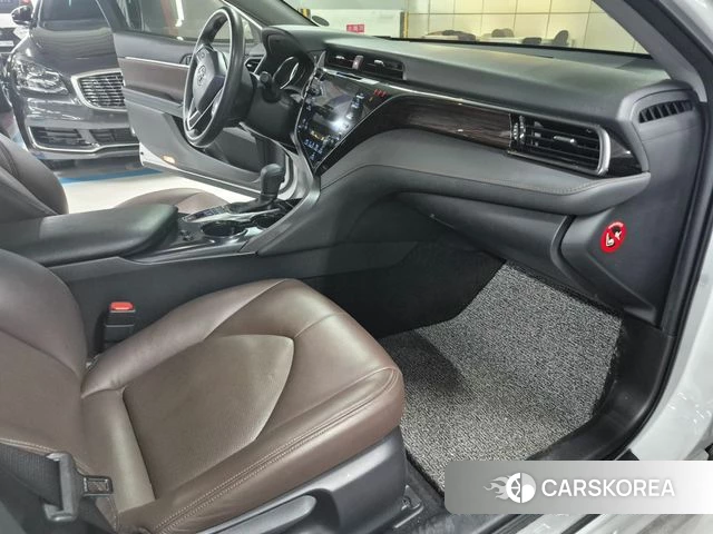 Toyota Camry (XV70) 2019 Белый из Кореи, фото 6