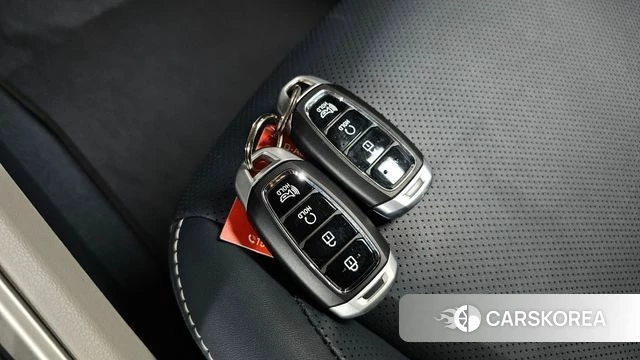 Hyundai Venue 2024 Серебристо-серый из Кореи, фото 6