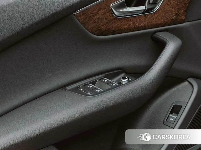 Audi Q7 2021 Черный из Китая, фото 6