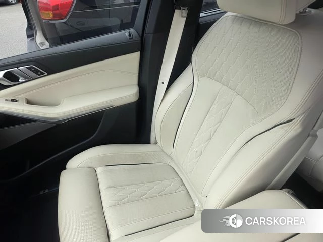 BMW X5 (G05) 2025 Светло-серебряный цвет из Кореи, фото 6